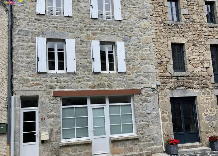Maison De Village